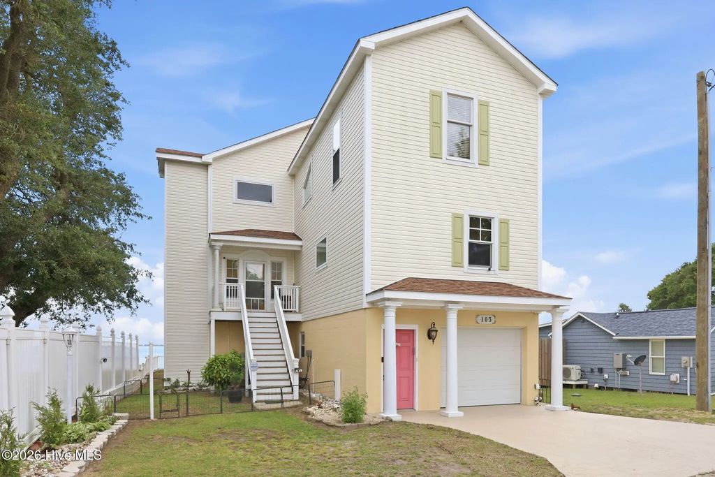 103 Waterfront Avenue, Newport