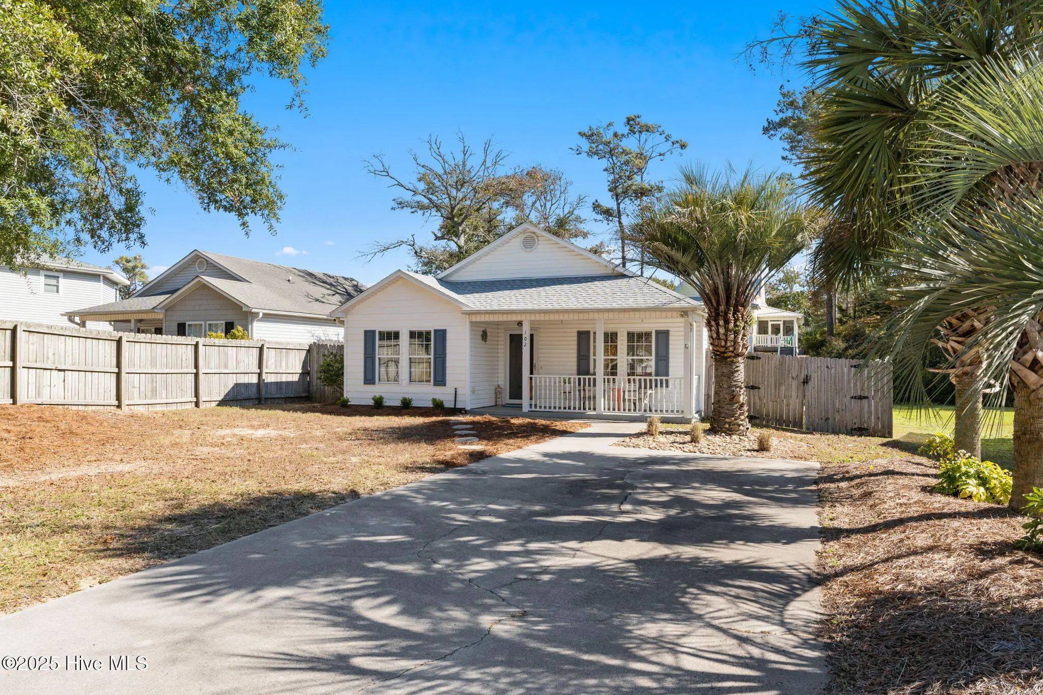 102 Ne 32nd Street, Oak Island