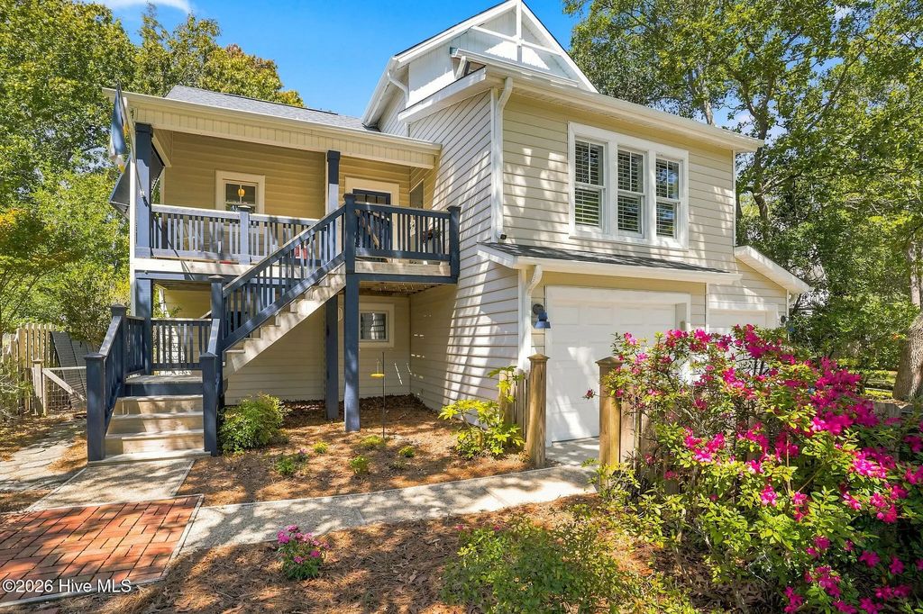 908 Elizabeth Drive, Oak Island