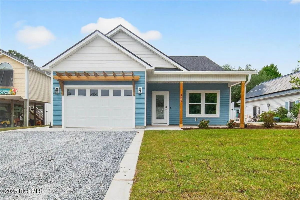 137 Ne 3rd Street, Oak Island