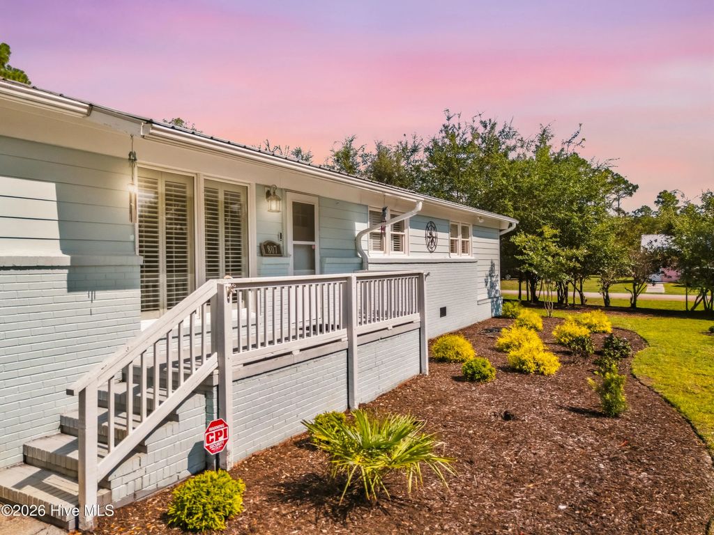 807 E Nash Street, Southport