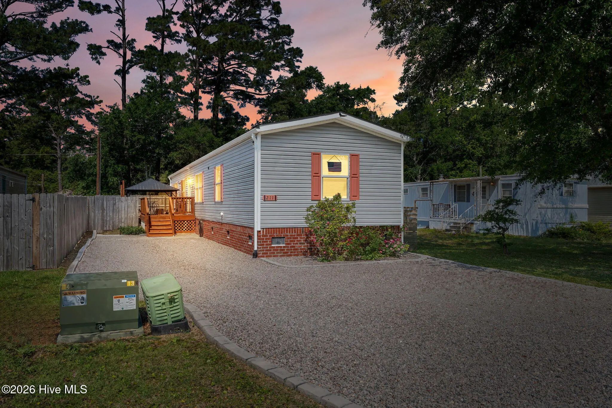 211 Ne 76th Street, Oak Island