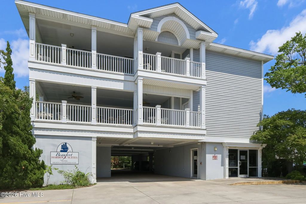 313 Cedar Street, Ash