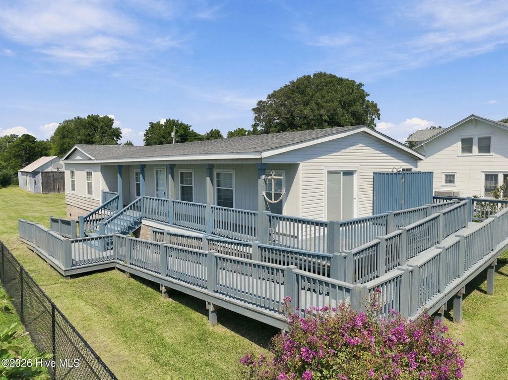 238 Lucille Lewis Drive, Marshallberg