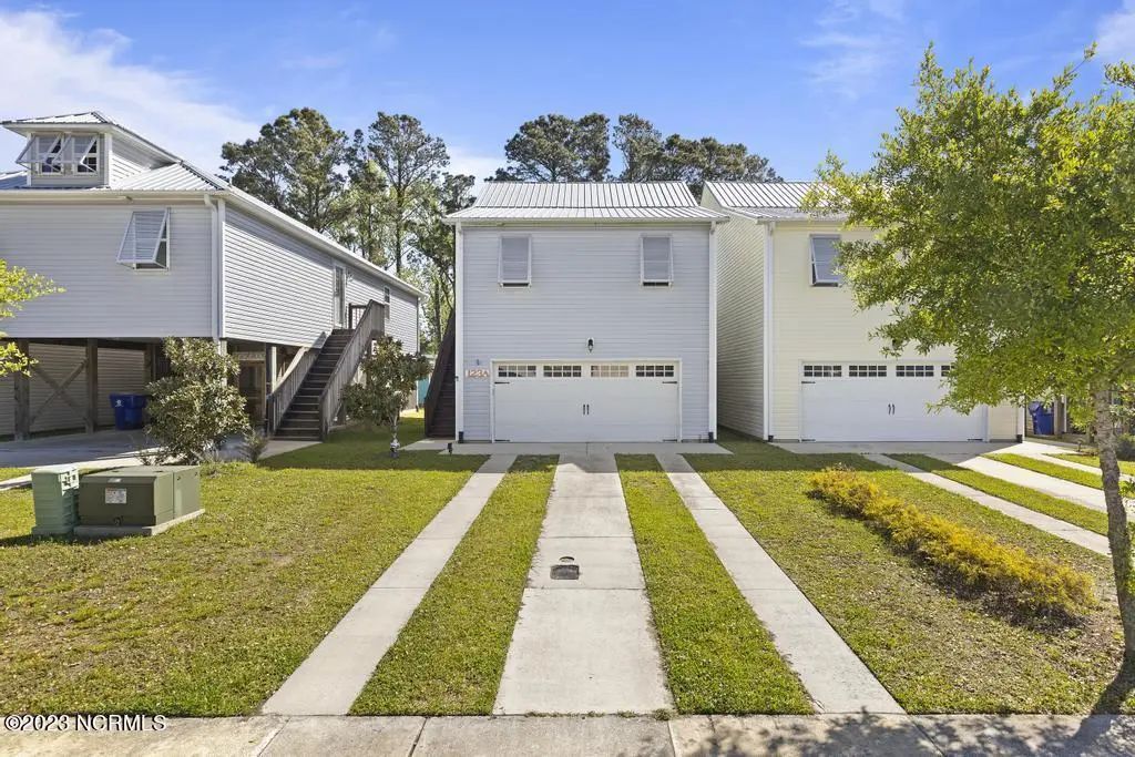 123 James Avenue, Surf City