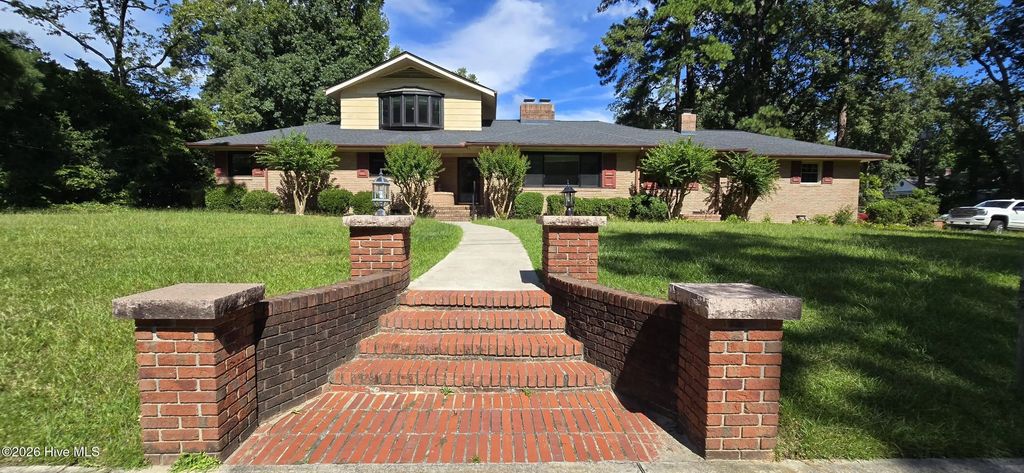 2001 Forest Hill Drive, Greenville
