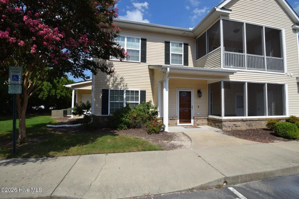 1930 Tara Court 103, Greenville
