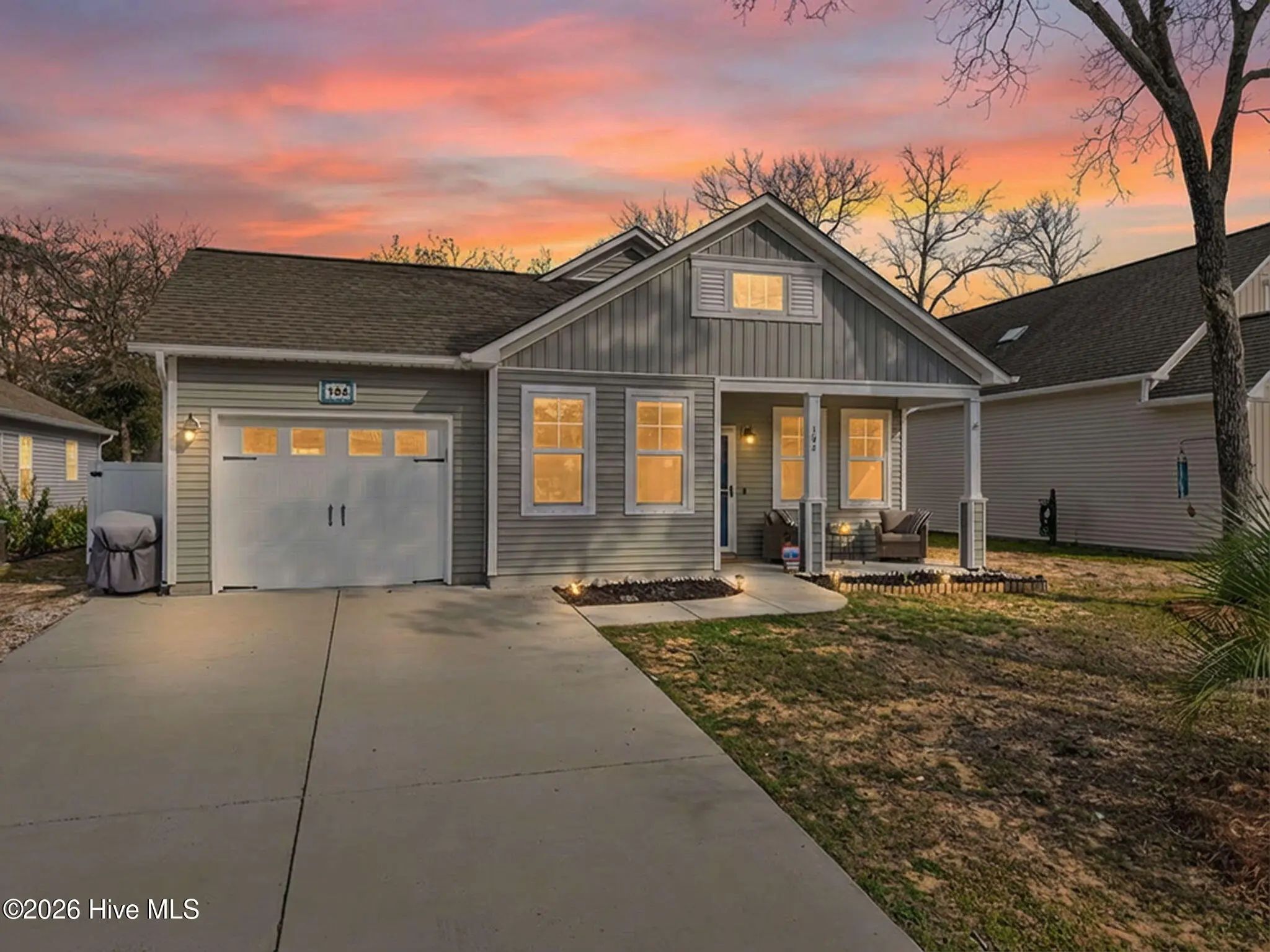 104 Nw 19th Street, Oak Island