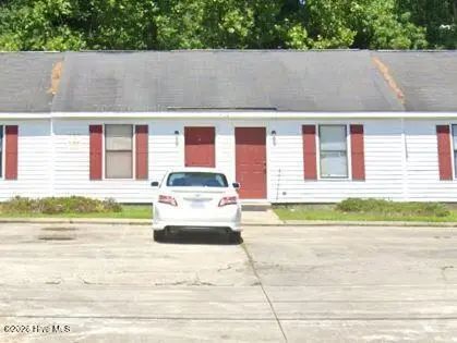 1402 Hooker Road E, Greenville
