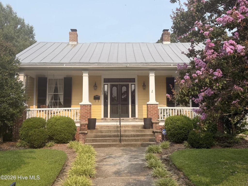103 S Moseley Street, Edenton