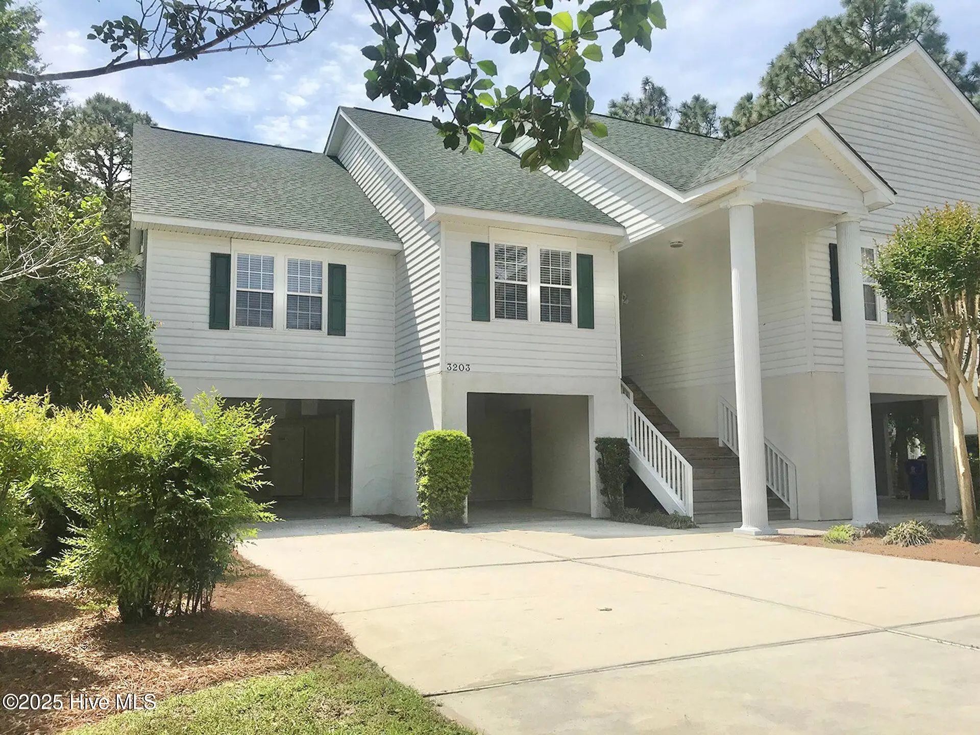 3203 St James Drive Se, Southport