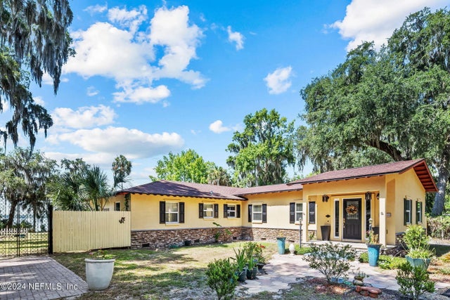 235 W River Road, Palatka