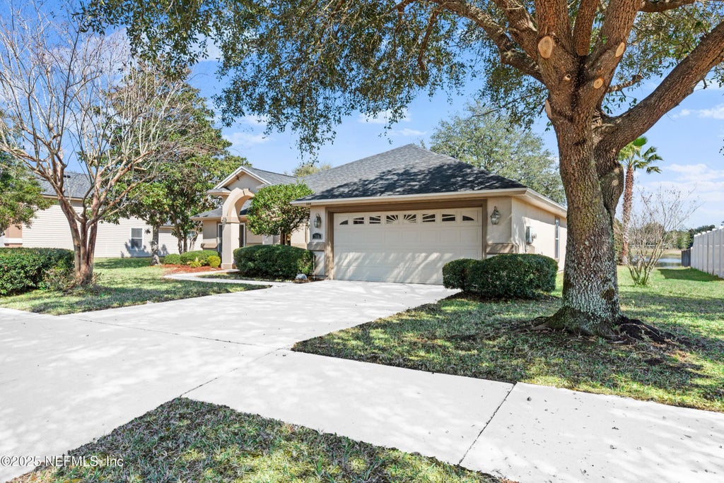 388 Martin Lakes Drive W, Jacksonville