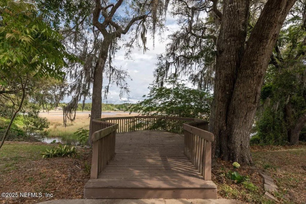 15489 Cape Drive N, Jacksonville