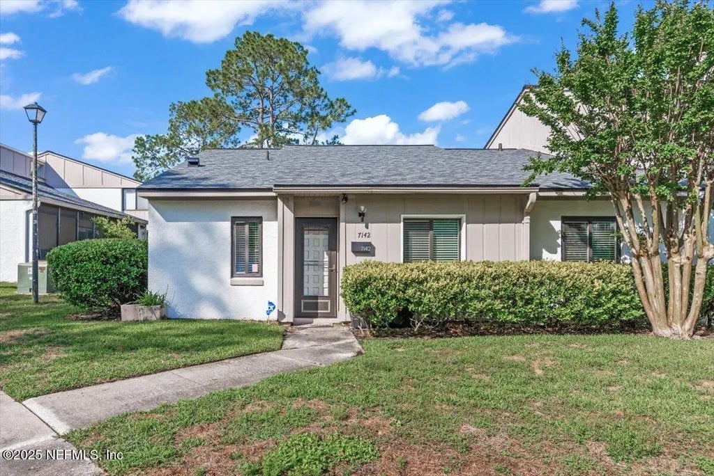 7142 Cypress Cove Road 39, Jacksonville