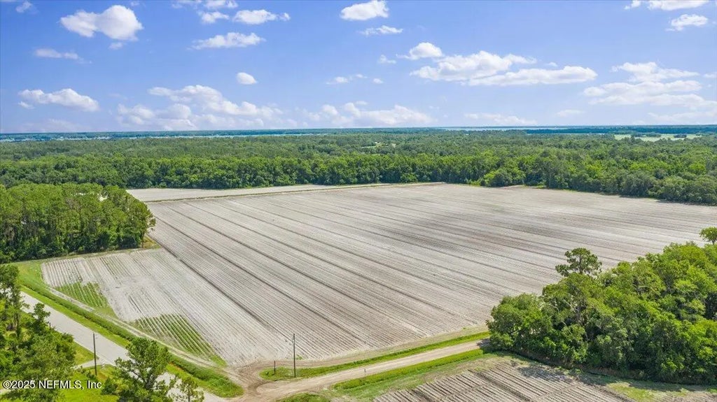 233 E River Road, East Palatka