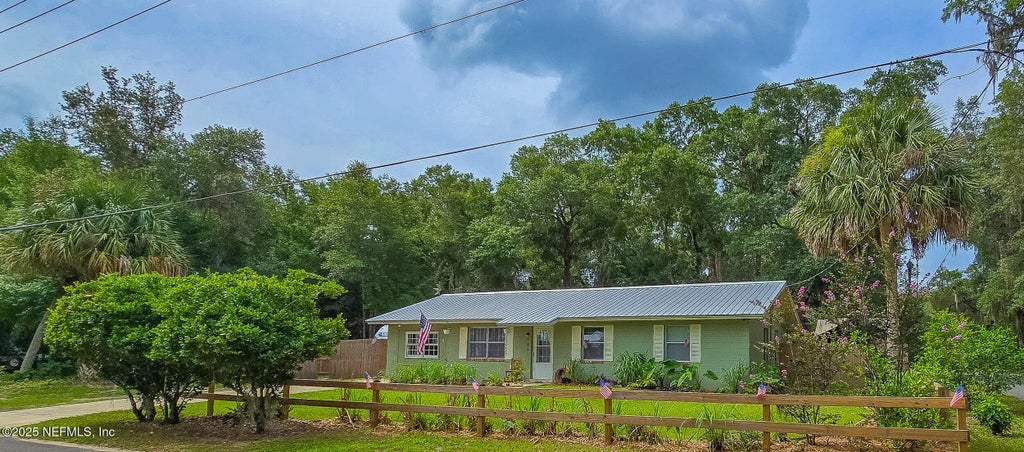 509 E Tremont Street, Interlachen