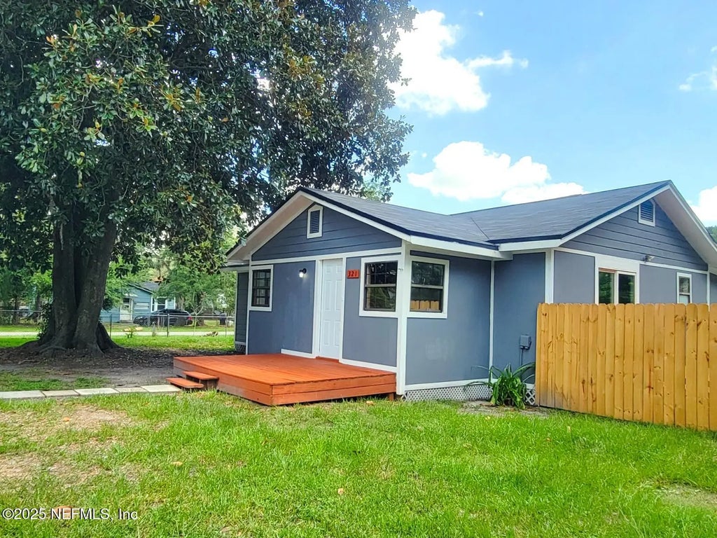 321 Jackson Avenue N, Jacksonville