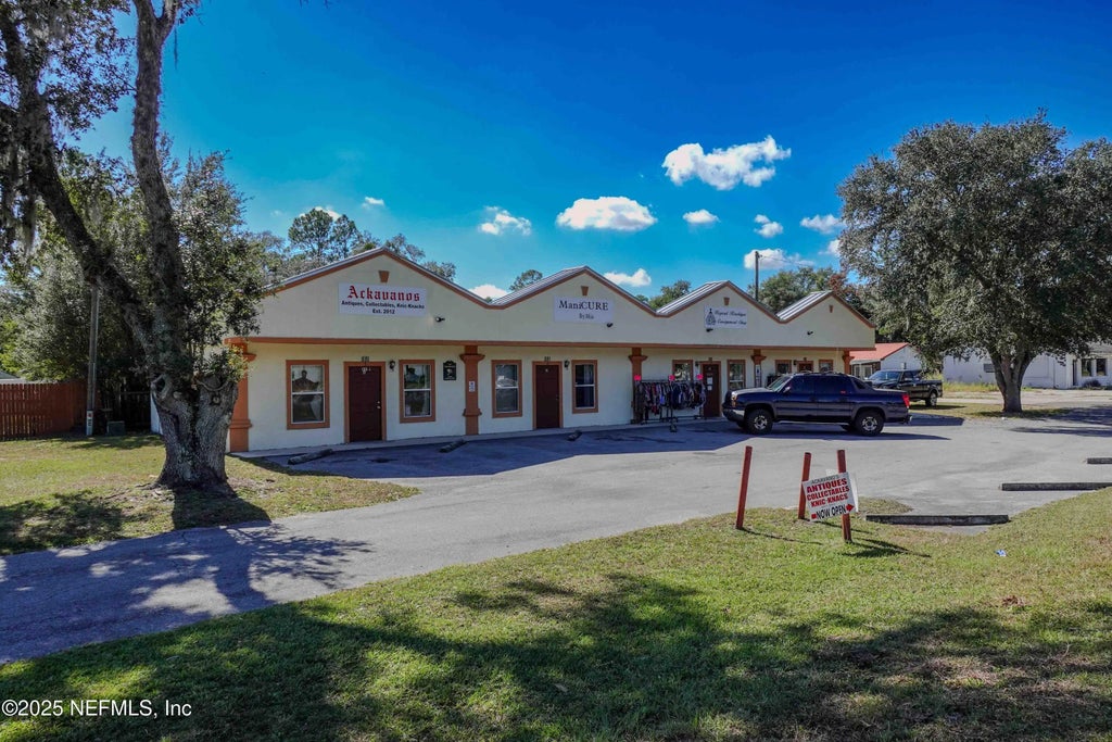 881 State Road 20 1, Interlachen