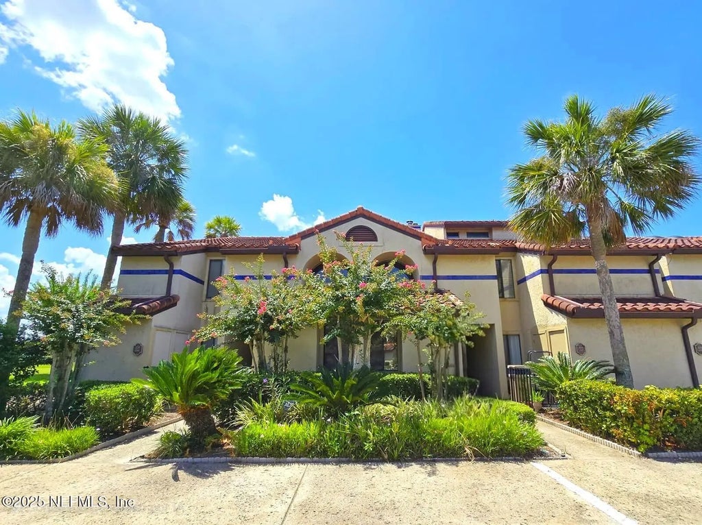 3809 Lavista Circle 221, Jacksonville