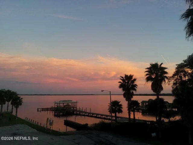 10 Central Avenue, Crescent City