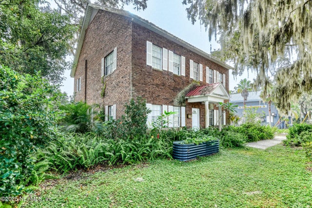 10 Central Avenue, Crescent City