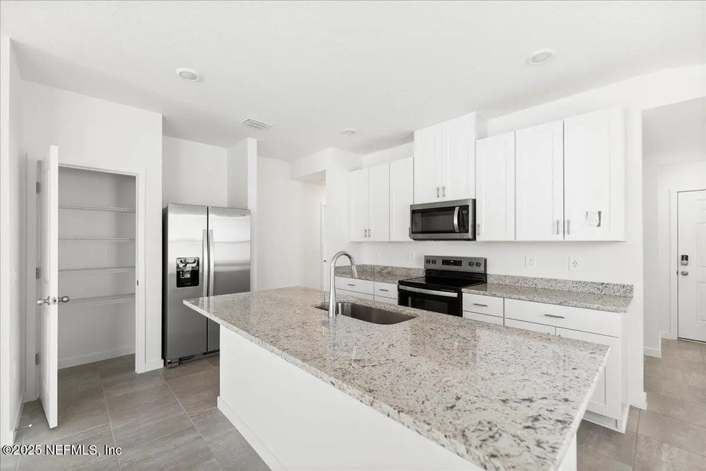 7487 Queensgate Circle, Jacksonville