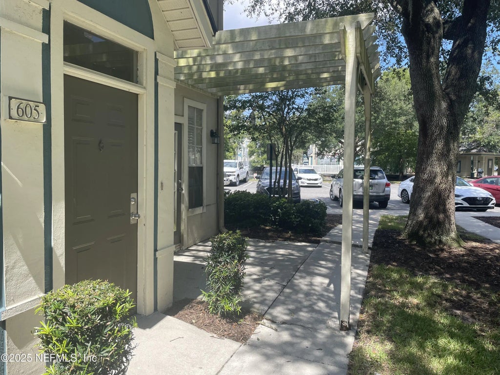 13700 Richmond Park Drive N 605, Jacksonville