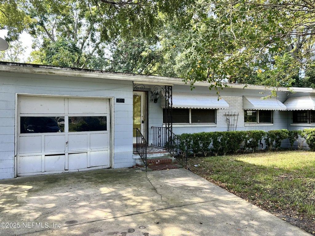 5244 Highway Avenue, Jacksonville