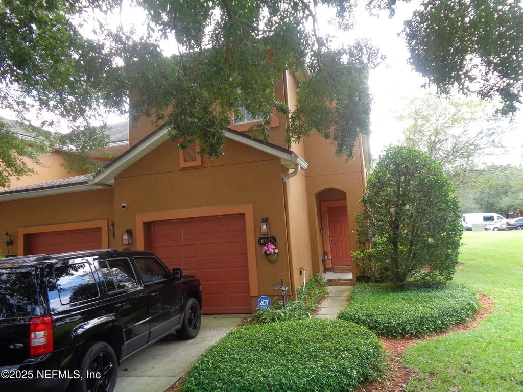 6882 Lake Mist Lane, Jacksonville