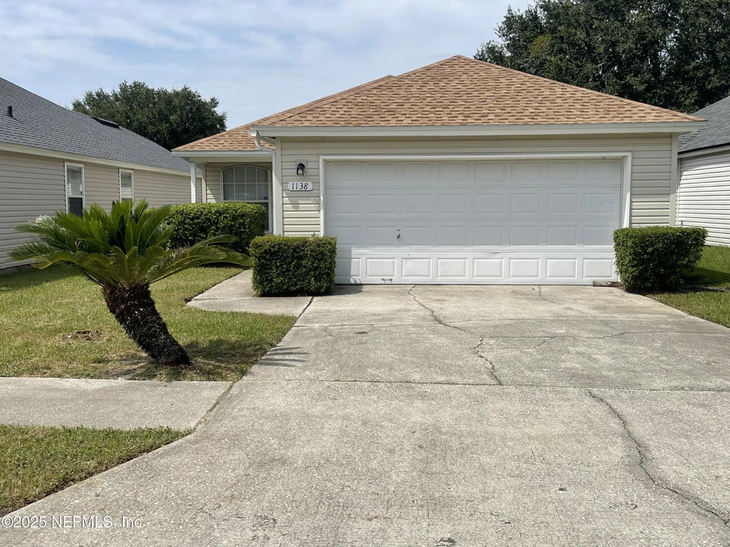 1138 E Homard Boulevard E, Jacksonville