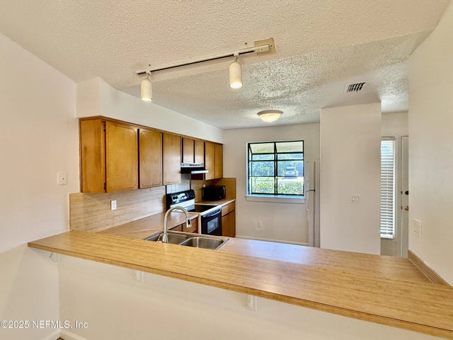 665 10th Avenue S, Jacksonville Beach