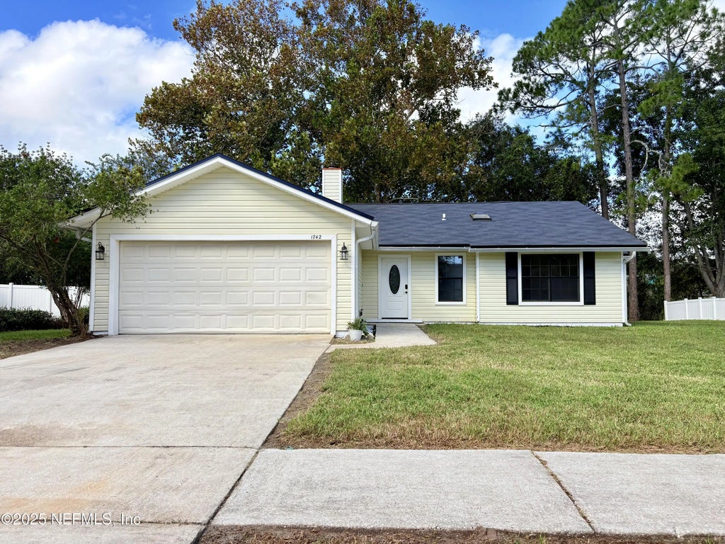1742 Tiffany Pines Circle E, Jacksonville