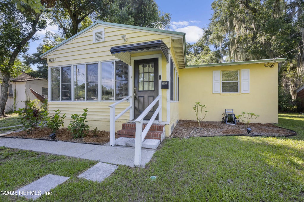 5551 Lakewood Circle E, Jacksonville