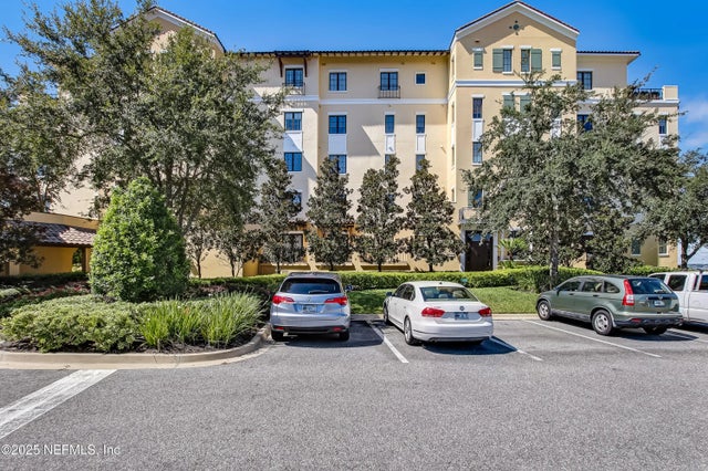 1311 Heritage Manor Drive 203, Jacksonville