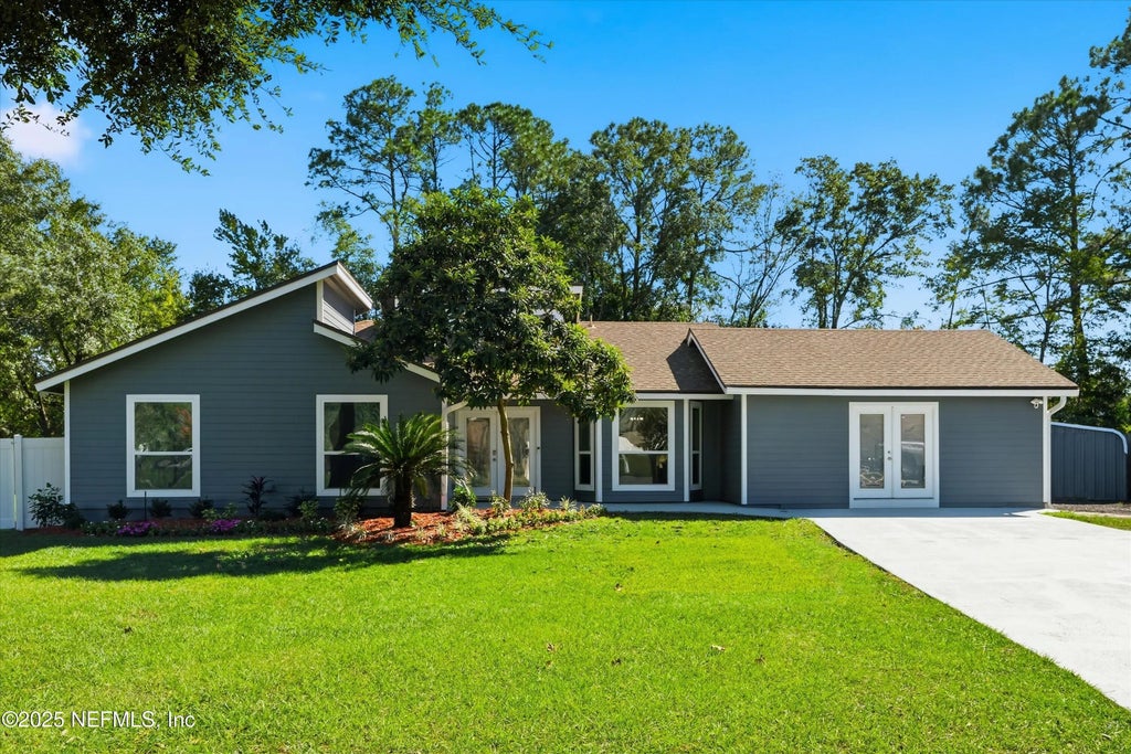 8199 Cayuga Trail W, Jacksonville