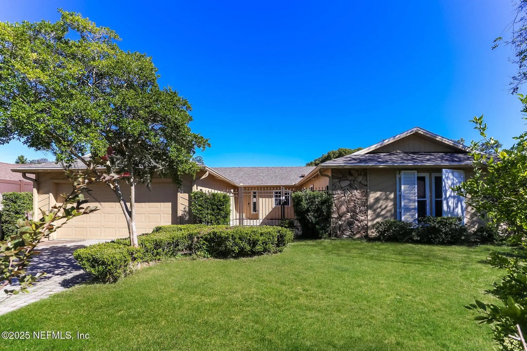 443 Holiday Hill Circle W, Jacksonville