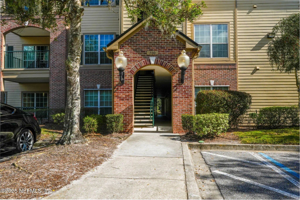 7800 Point Meadows Drive 711, Jacksonville