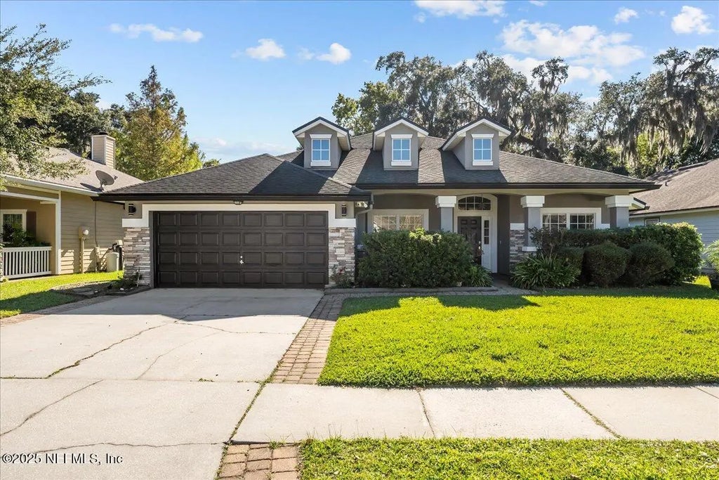 536 Summer Breeze Drive N, Jacksonville