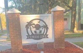 1043 E Mimosa Cove Court, Jacksonville