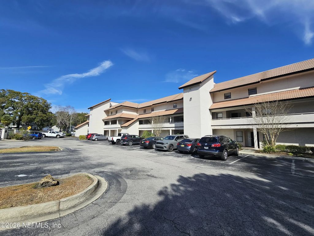 1307 River Hills Circle E 16, Jacksonville