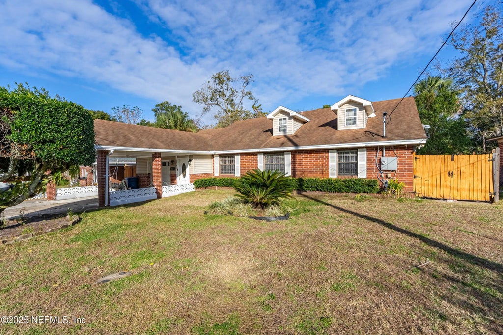 5741 Lake Lucina Drive N, Jacksonville