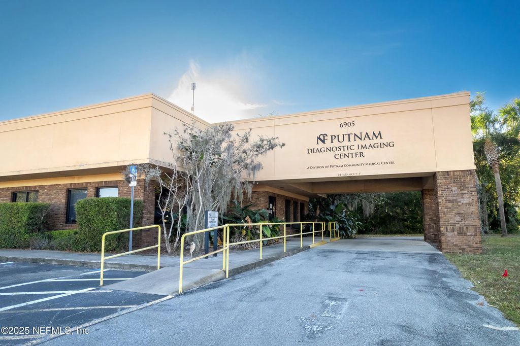 6905 Old Wolf Bay Road, Palatka