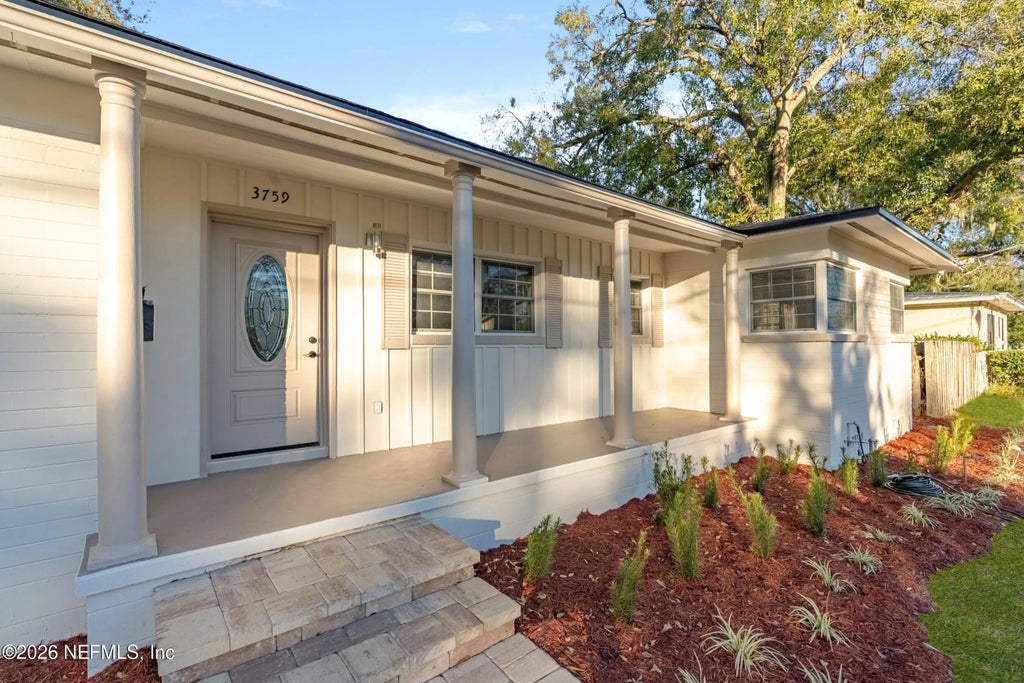 3759 Via De La Reina, Jacksonville