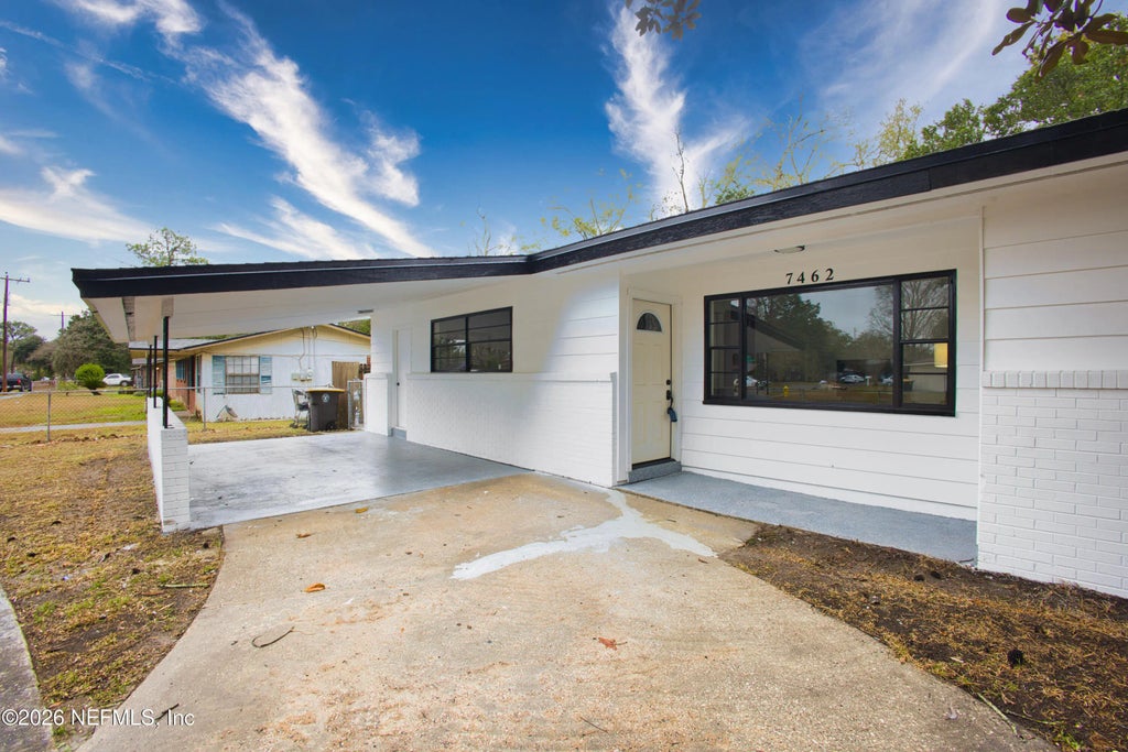 7462 Sharbeth Drive S, Jacksonville