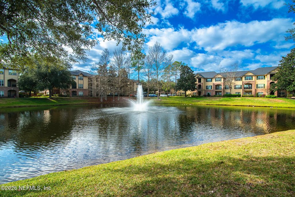 7800 Point Meadows Drive 238, Jacksonville