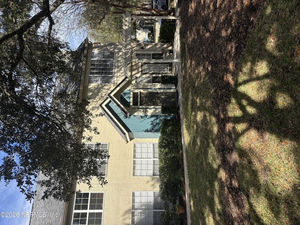 13700 Richmond Park Drive N 305, Jacksonville