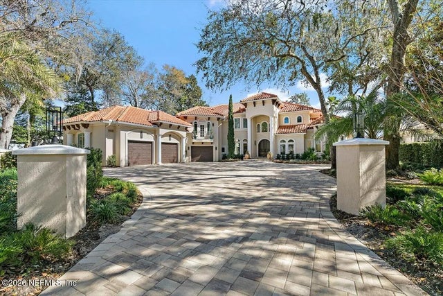 821 Queens Harbor Boulevard, Jacksonville