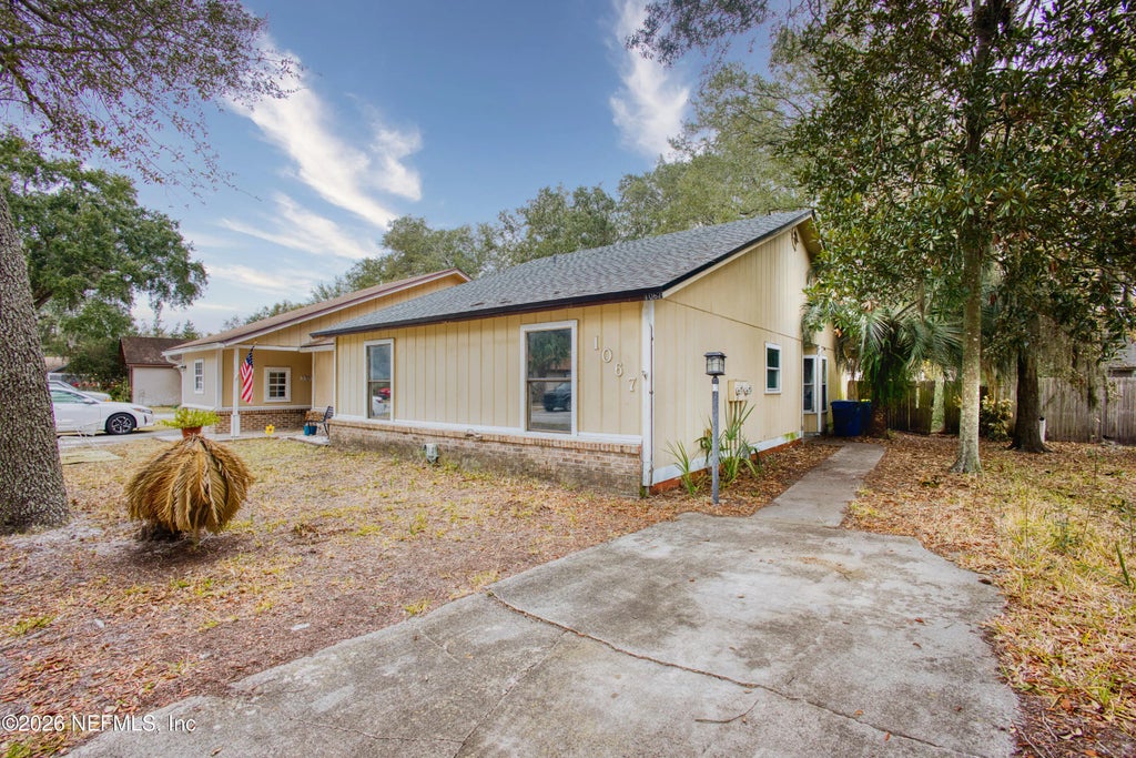1067 W Willow Cove Court, Jacksonville