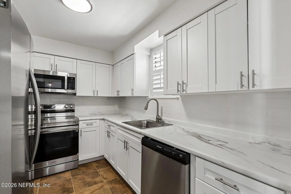 1735 El Camino Road 2, Jacksonville